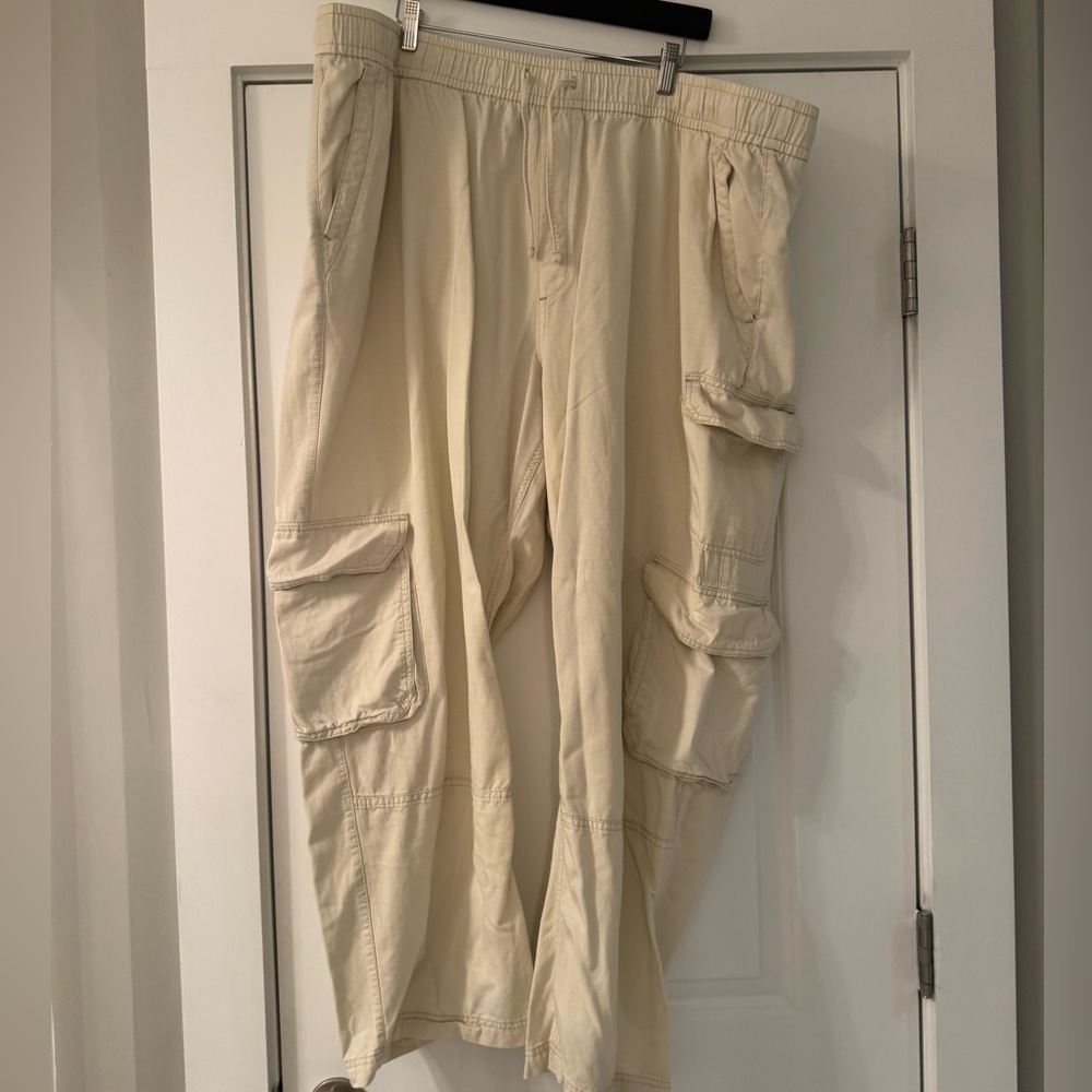Old Navy Cream Cargo Pants